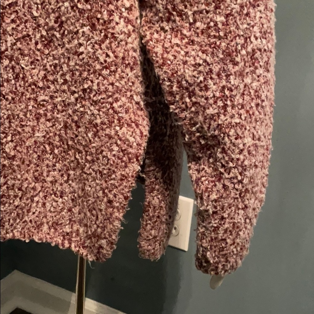 Urban Outfitters UO Oversized Fuzzy V-Neck Side Slit Sweater XS - Picture 8 of 10